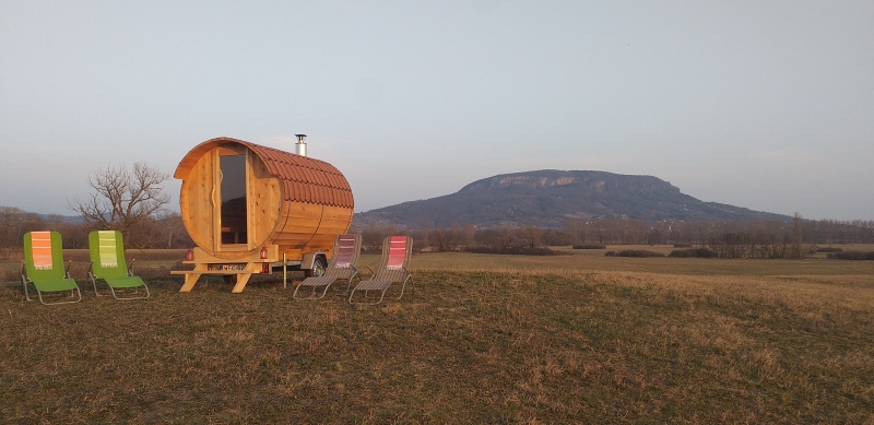 A Balatonnál már designos mobilszaunát is lehet bérelni