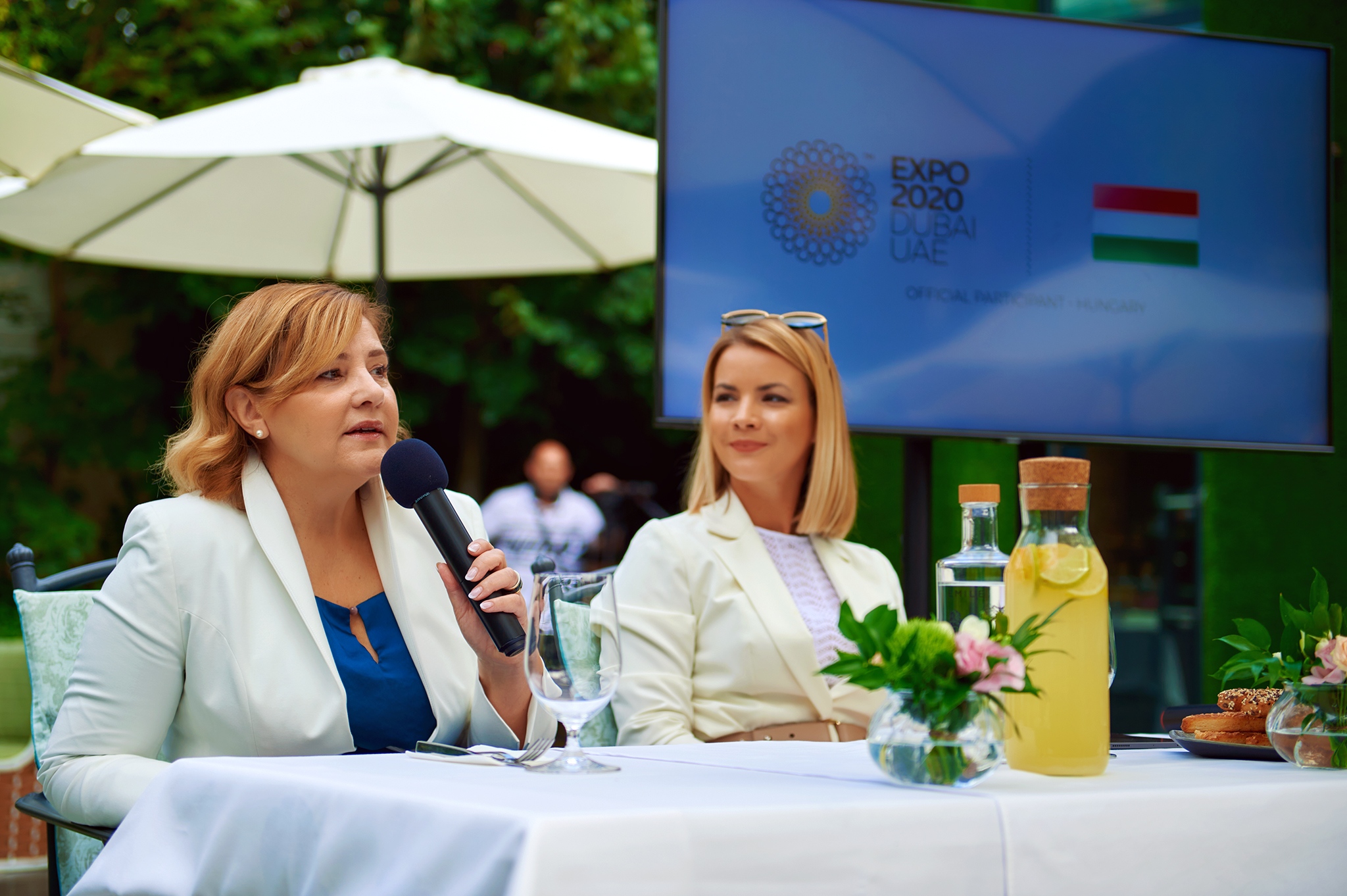 Az Expo 2020 Magyarország ügyvezetője, Tóth Andrea (balra) és  Bata-Jakab Zsófia, a Magyar Divat & Design Ügynökség vezérigazgatója (jobbra)