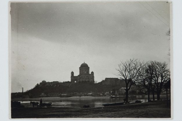  Esztergom látképe, 1917 © Estate of André Kertész, Magyar Nemzeti Múzeum gyűjteménye