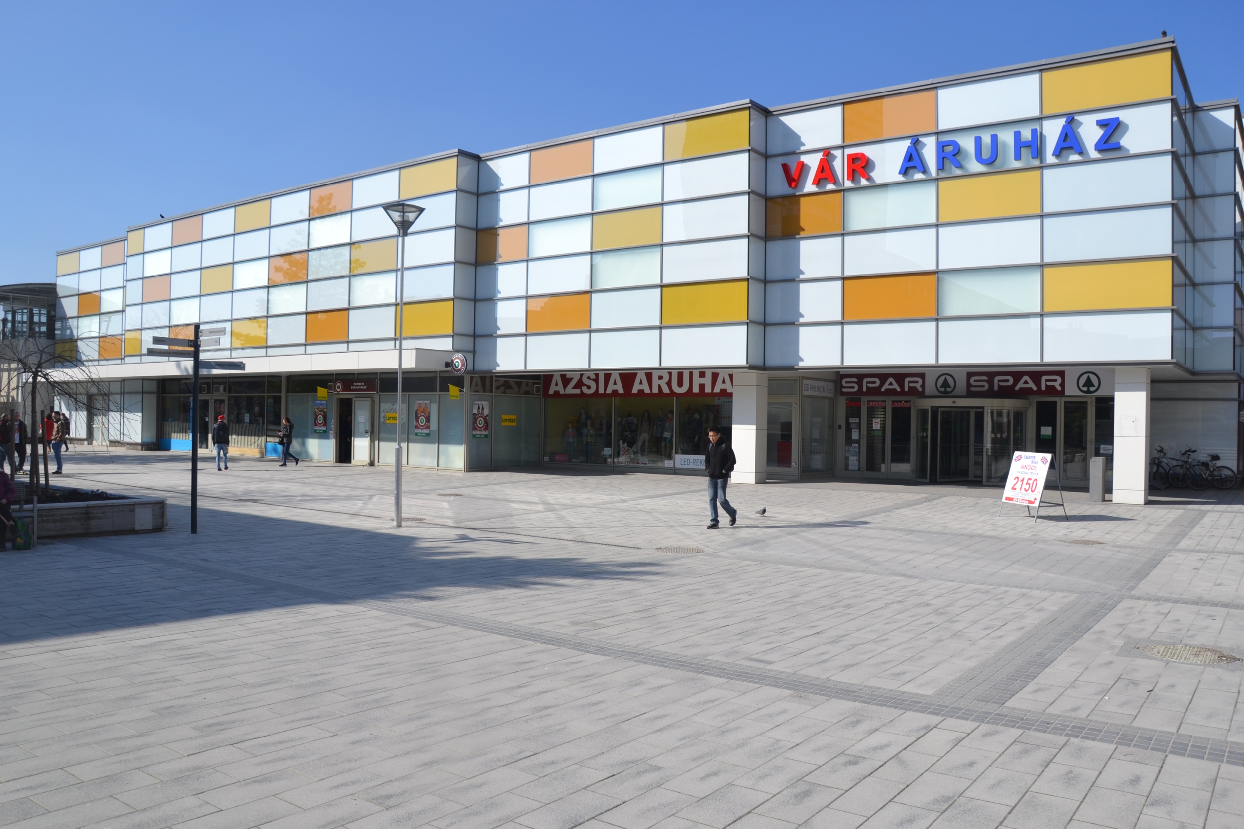 A veszprémi Vár Áruház a felújítás után, @ Kovács Dávid