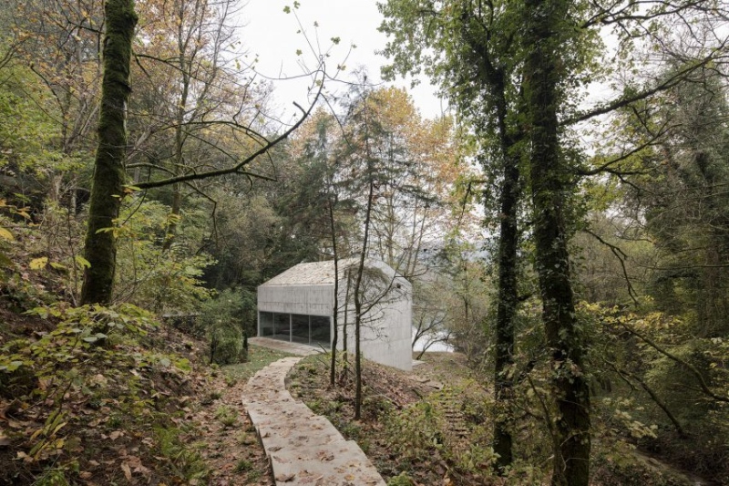 Barátságos betonbunker