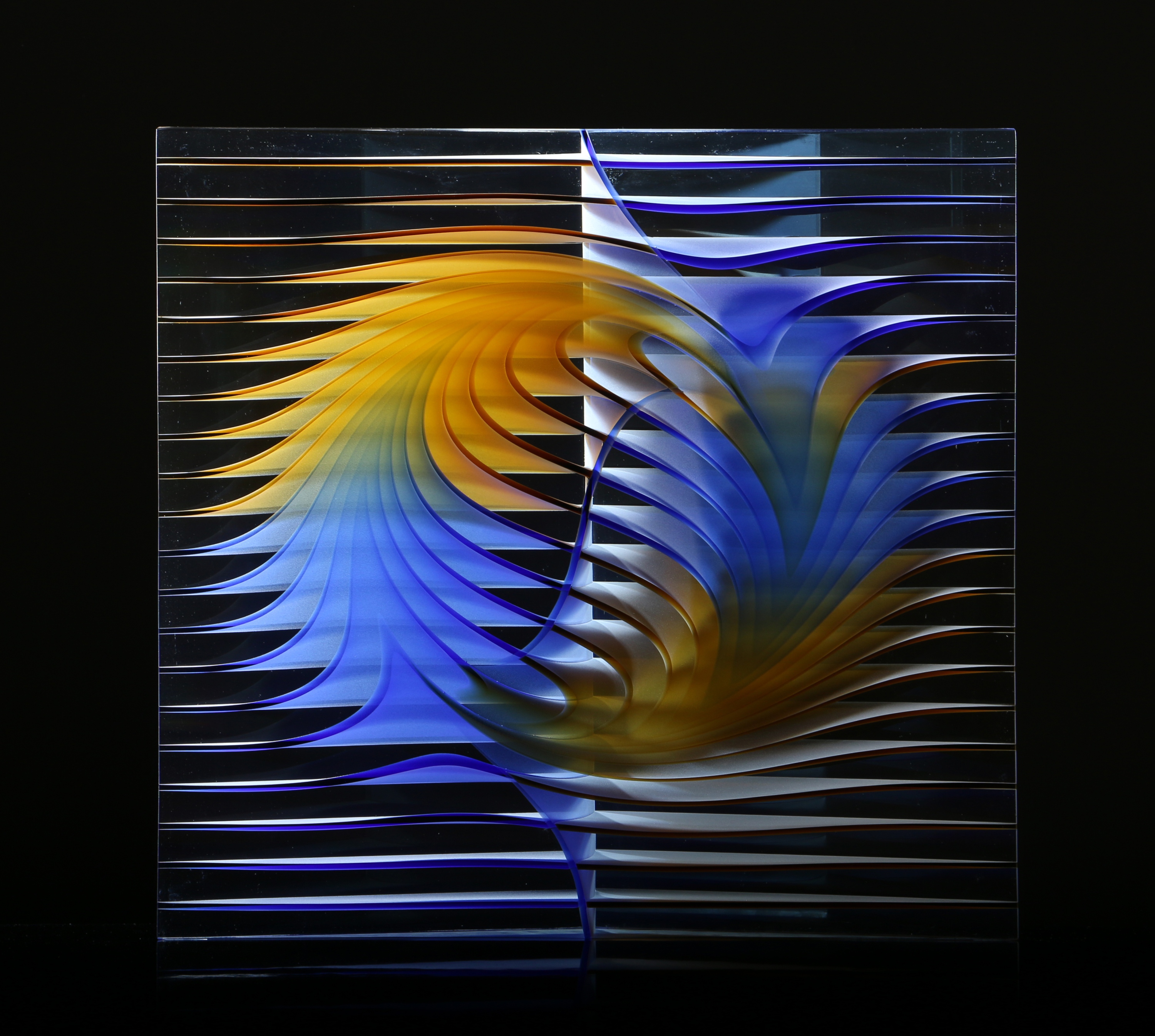 Borkovics Péter, Genezis I., 2019, Összeolvasztott színesüveg elemek, magas hőfokon formázva, csiszolva és polírozva, 40 x 40 x 8 cm