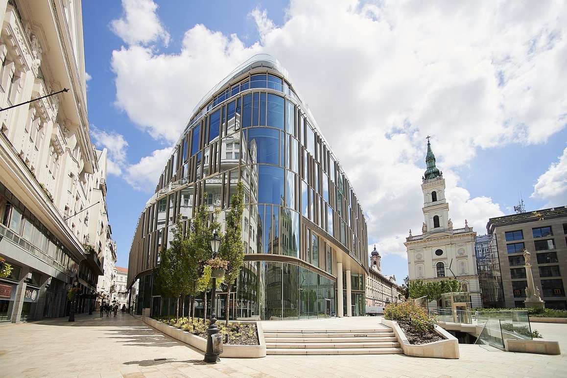 Szervita Square Building