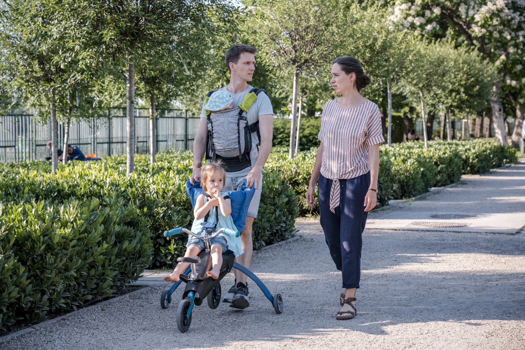 Smiló Dávid építész, gyerekeivel és feleségével, Dányádi Sára építész-tervezőgrafikussal