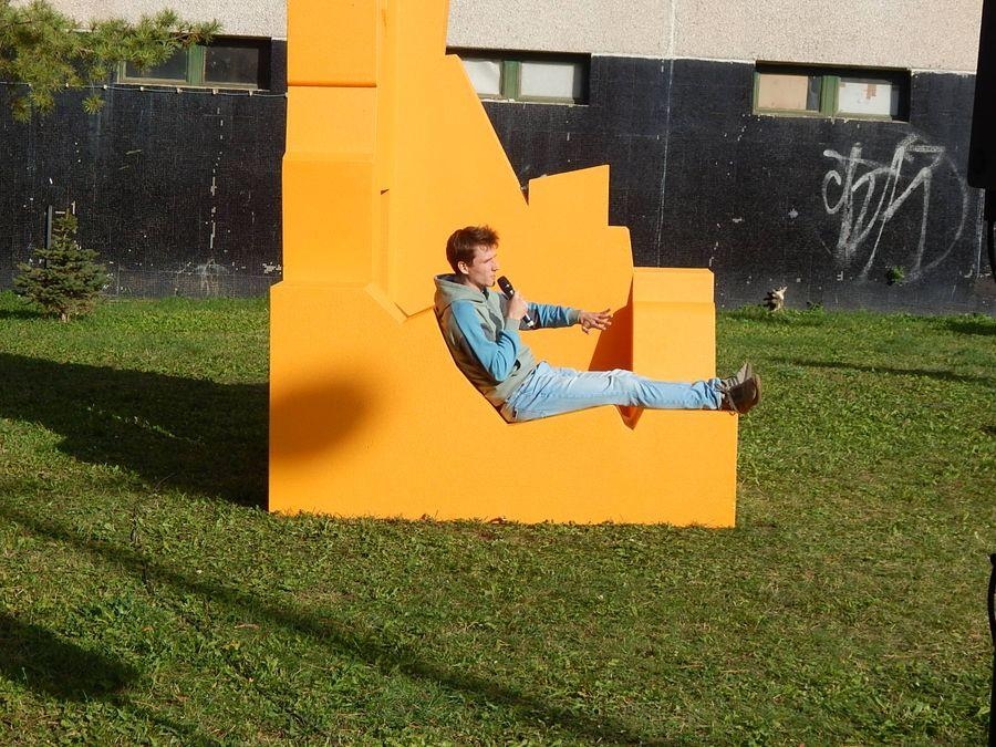 Veszprém, Haszkovo lakótelep, színes installációk Aldo Rossi ihletése nyomán. Terv: Paradigma Ariadné