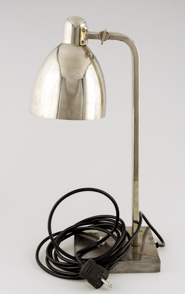 Kozma Lajos: Asztali lámpa, 1930 körül. Iparművészeti Múzeum, Ötvös gyűjtemény
