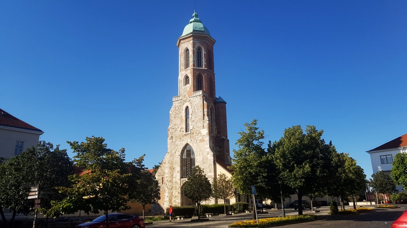 Kortárs kiállítás a budai Mária Magdolna-templomban