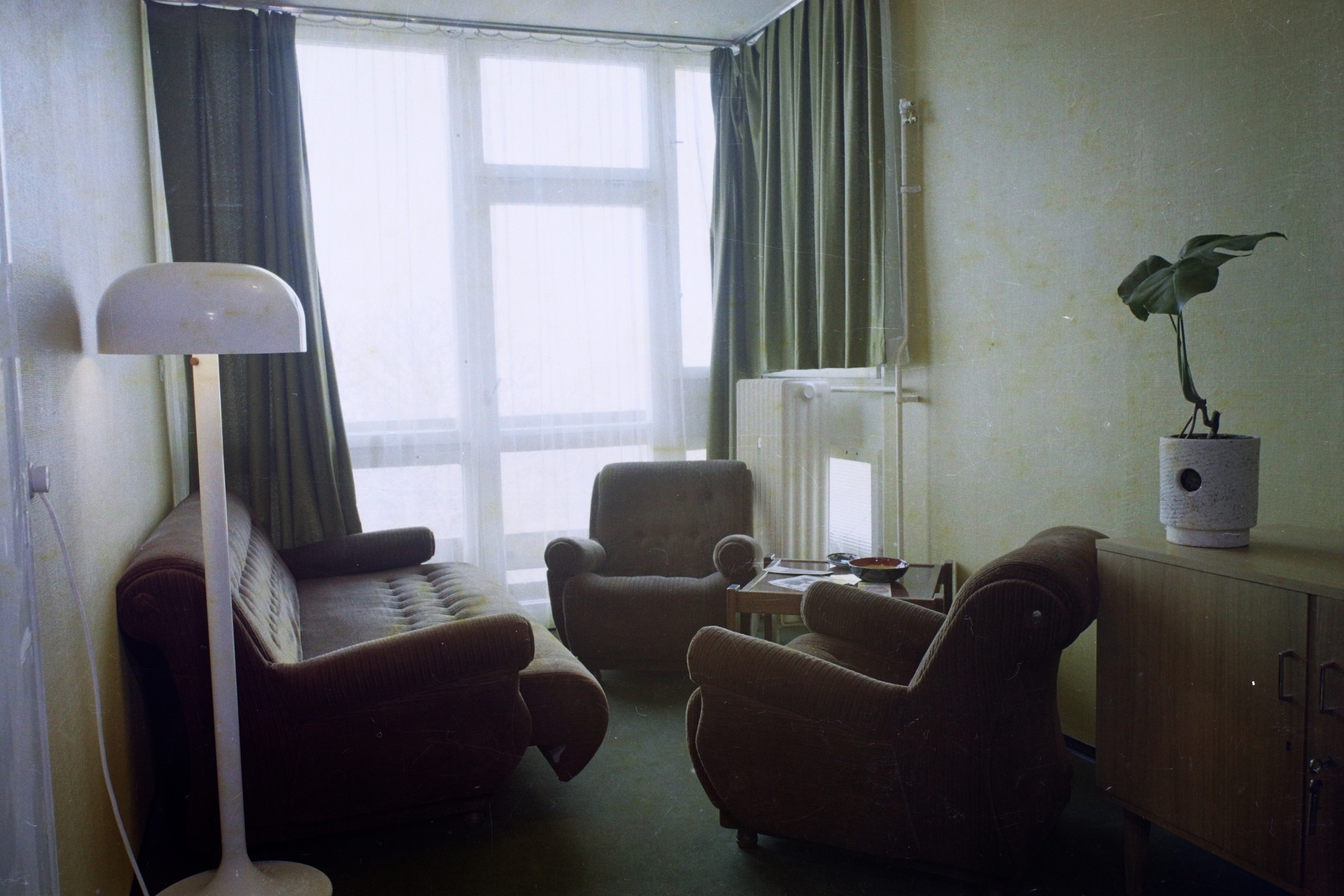 Eötvös út 40., a Hotel Olimpia egyik szobája, 1974. Forrás: Fortepan / Bauer Sándor