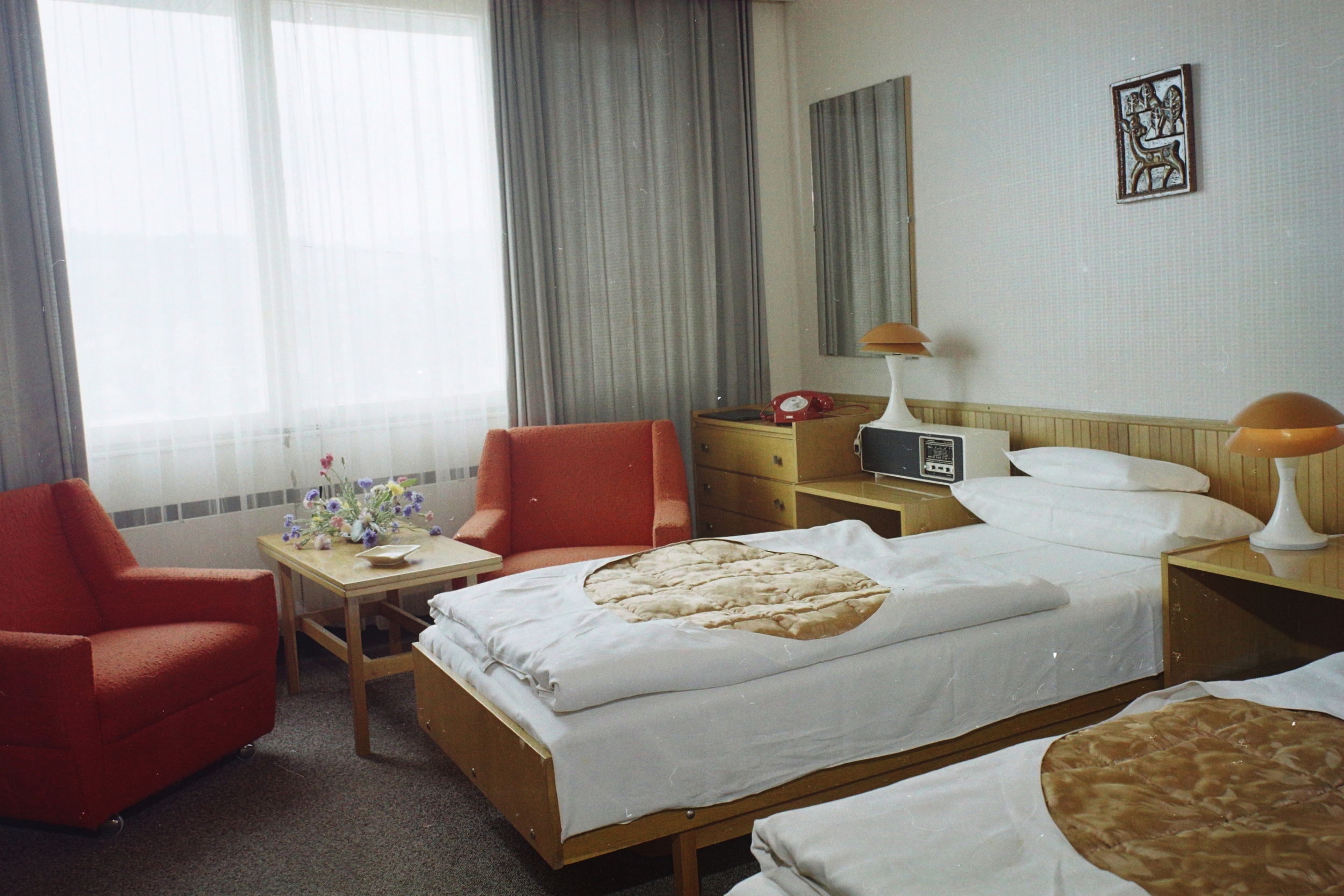 Szilágyi Erzsébet fasor, a Budapest körszálló egyik szobája, 1975. Forrás: Fortepan / Bauer Sándor