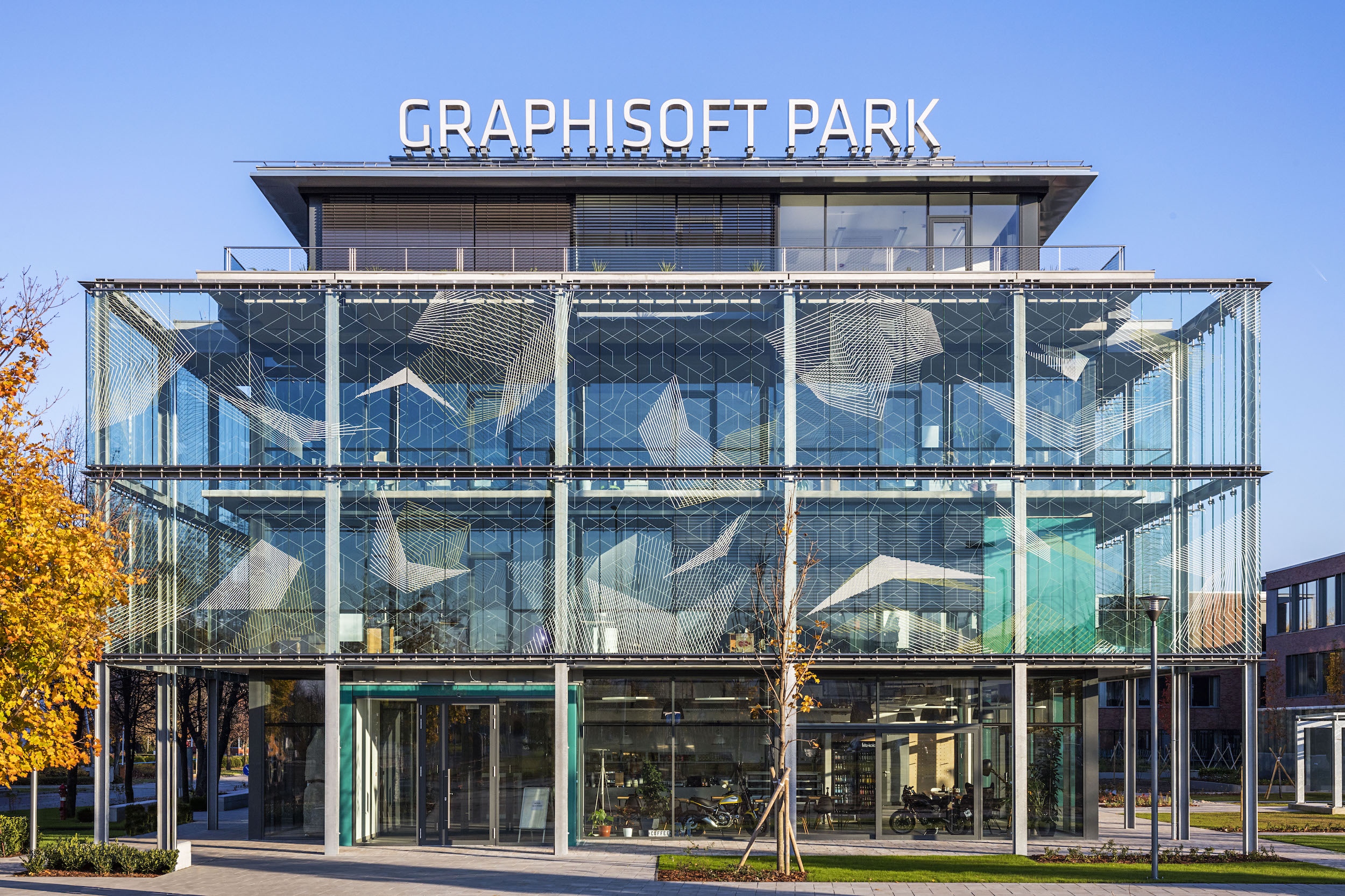 Garphisoft Park Fogadóépület, üveghomlokzat-design – Fotó: Bujnovszky Tamás