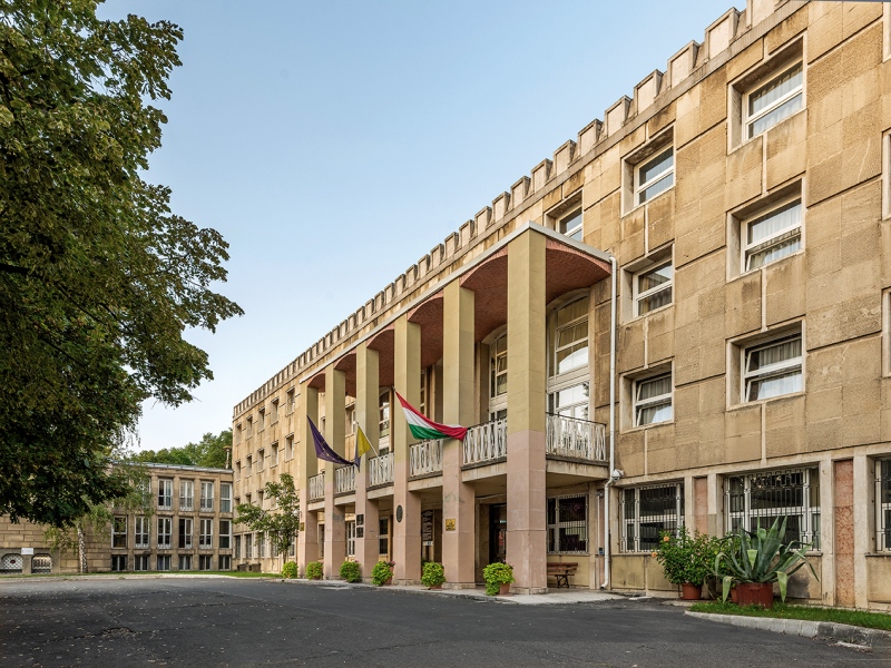 A Megyei Tanács egykori székháza | Salgótarján modern építészete 1945-1990