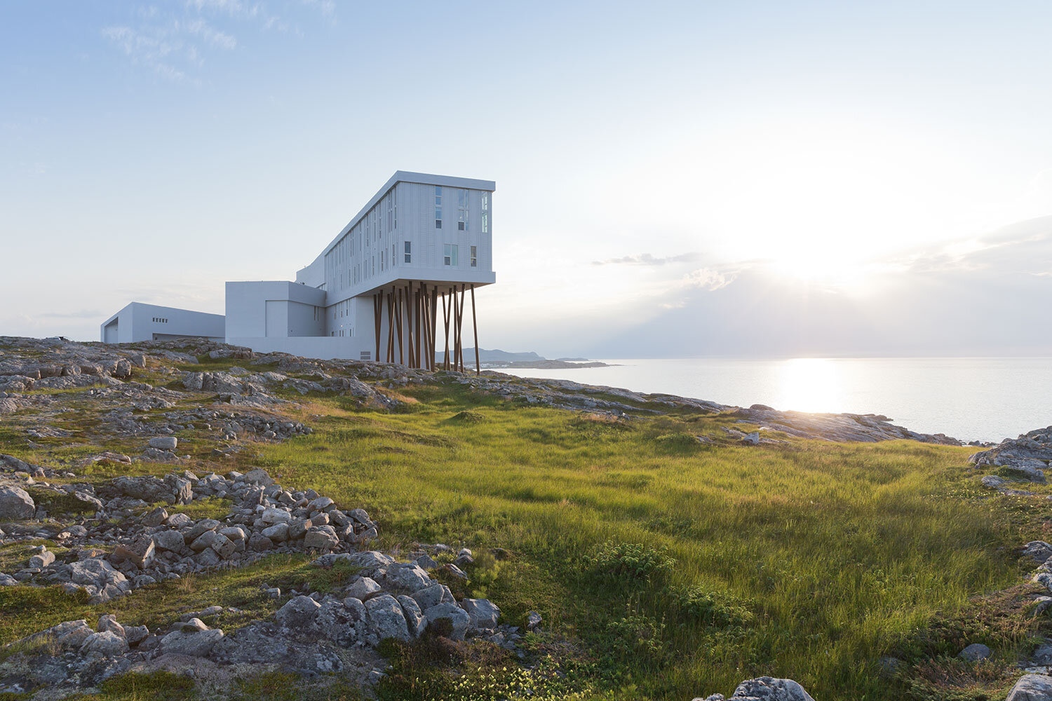 Fogo Island Inn, Saunders Architecture: Todd Saunders, Ryan Jorgensen, Joseph Kellner, Béres Attila. Fotó: Iwan Baan, Alex Fradkin, Bent René Synnevåg