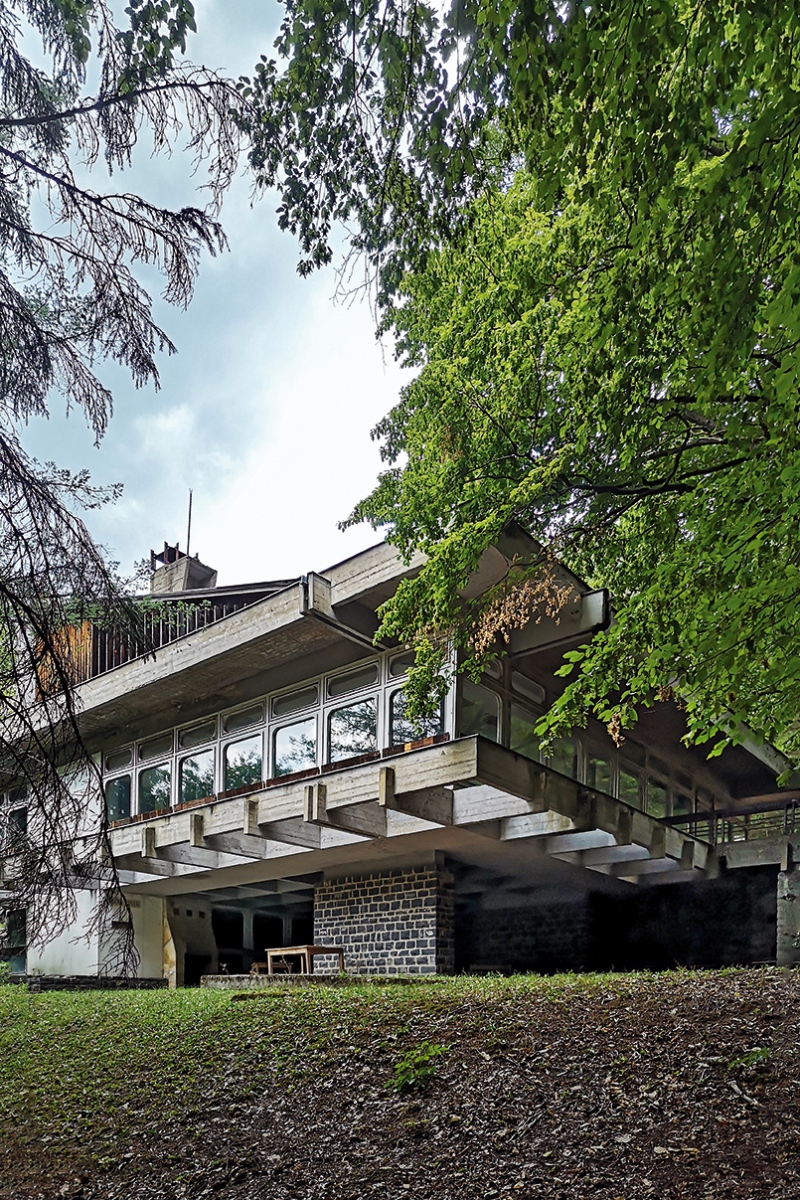 KISZ Oktatási Központ (ma Medves Hotel) | Salgótarján modern építészete 1945-1990