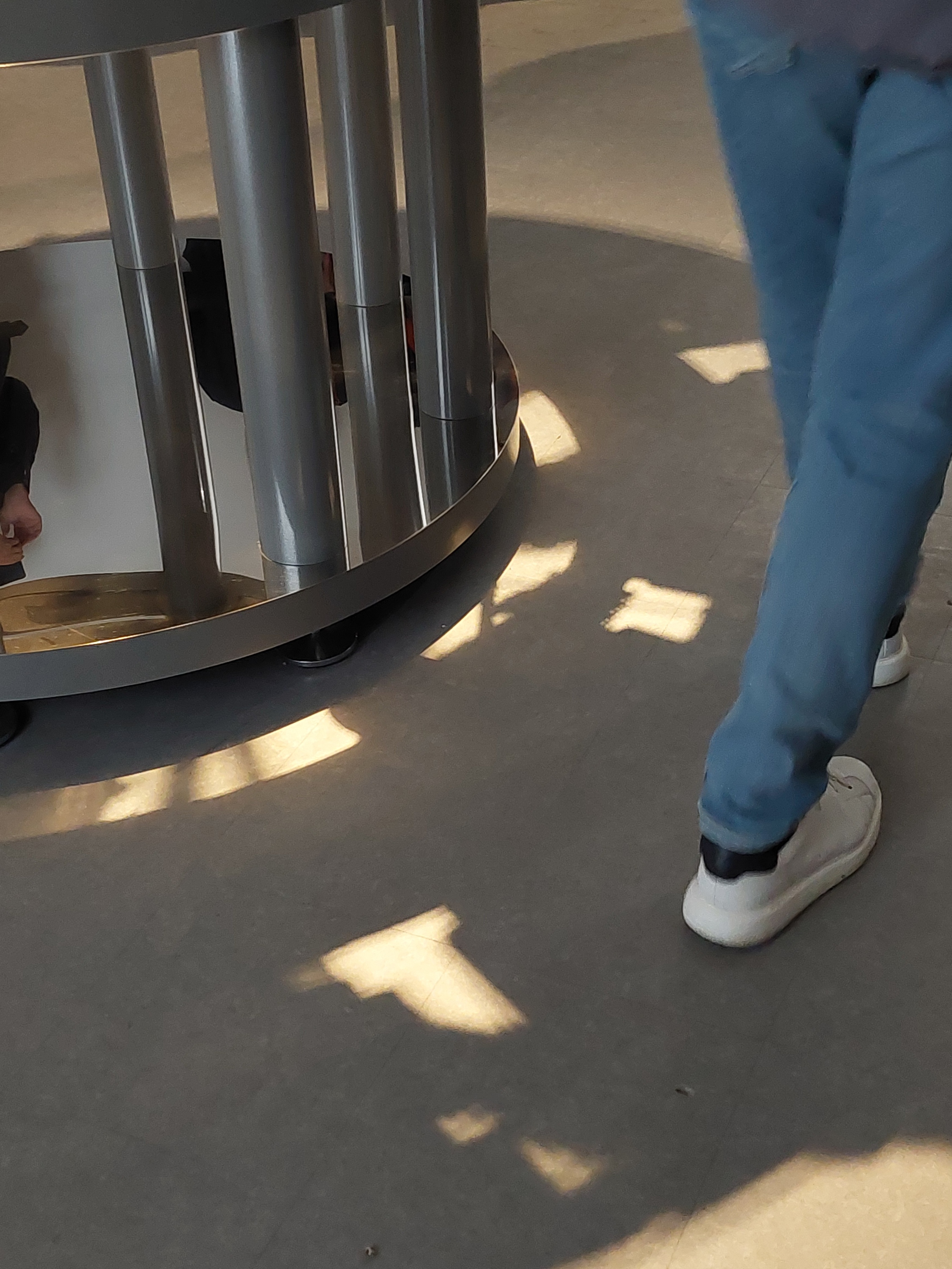 Hanghenger a magyar pavilonban. Alkotó: Mátrai Péter