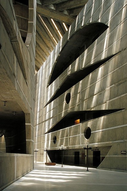 Louis Kahn: Bangladesi Nemzetgyűlés épülete