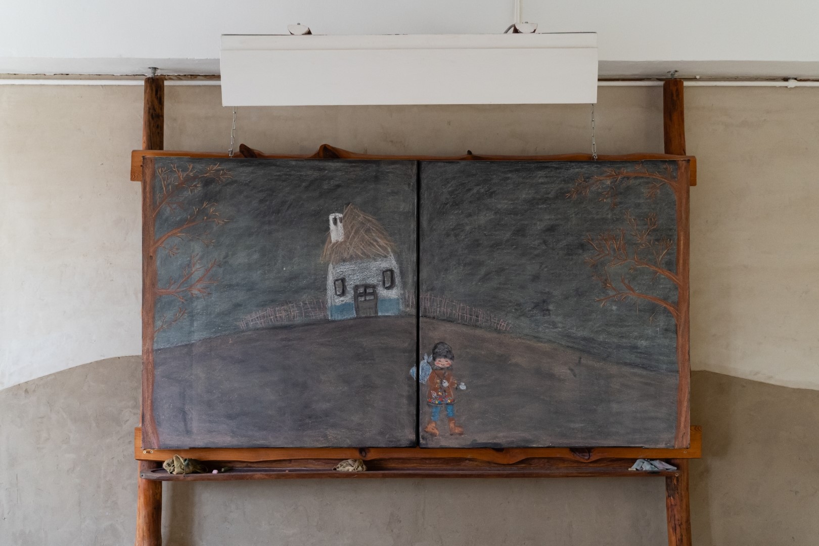 Táblarajz a tanteremben, rajz: Ujj Boglárka, fotó: Kádár-Éliás Anikó