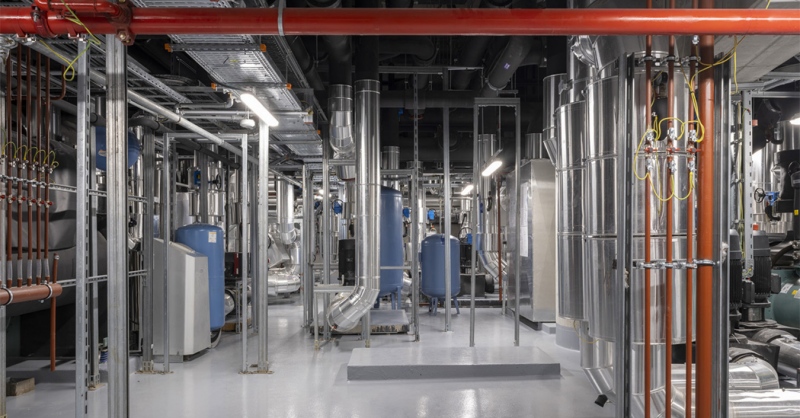 A Mol Campus gépészete: csodás, színes és geometrikus elemekkel tömött országút