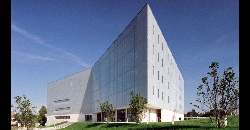 Gondolatok a Dél-dunántúli Regionális Könyvtár és Tudásközpont épületéről