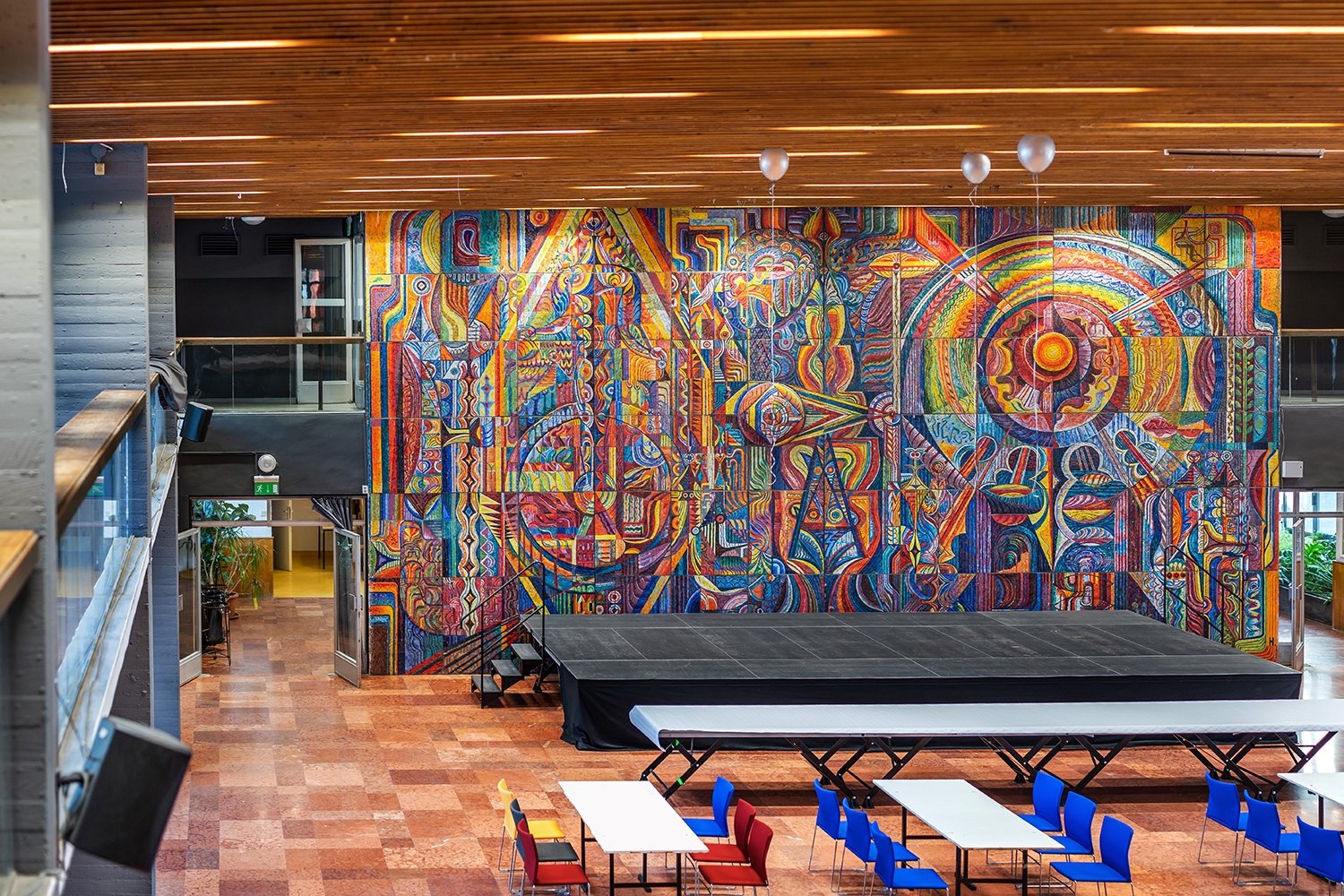 Hincz Gyula, Rác András és Hegyi György mozaikja az aula színpada háttereként