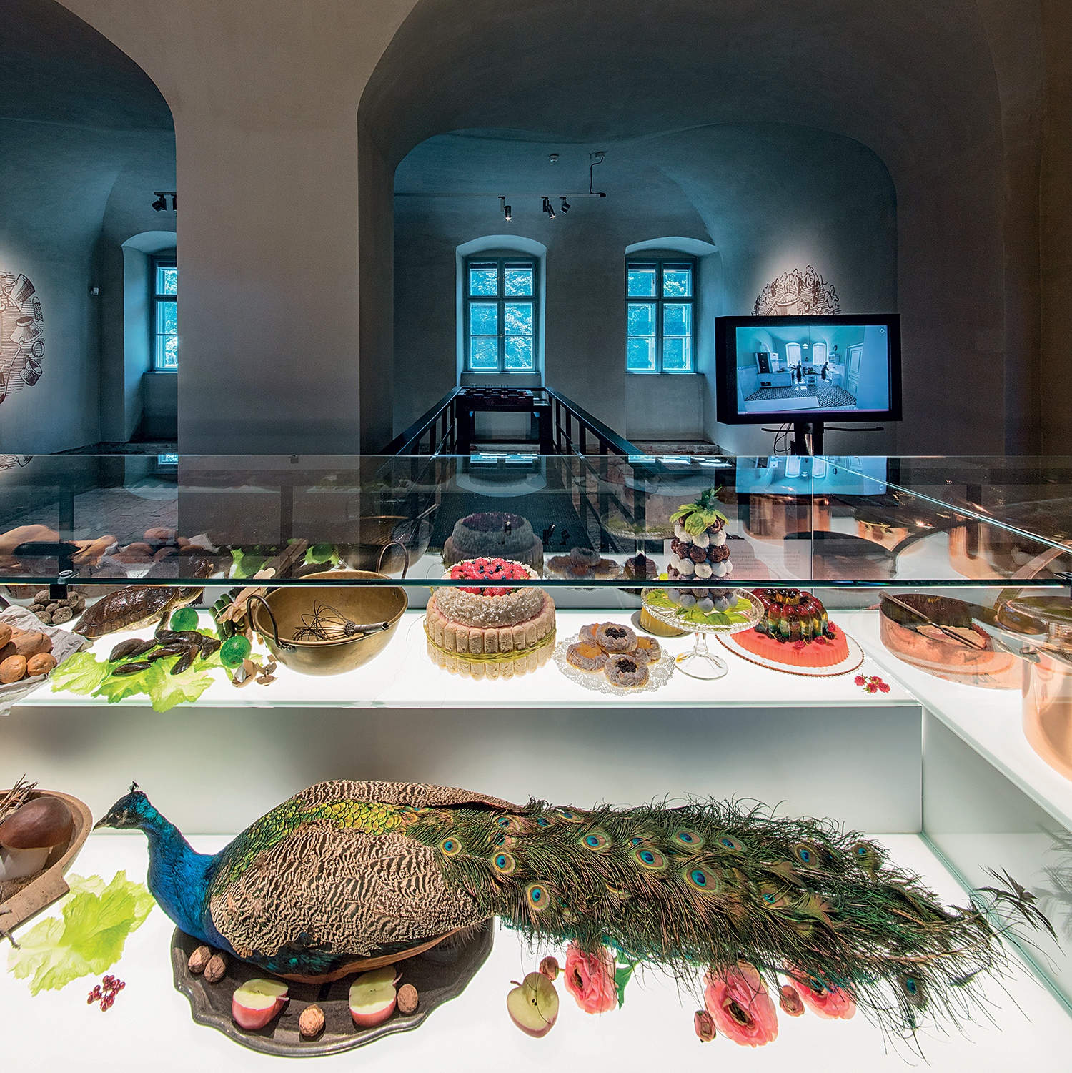 A 18. századi, barokk kori konyha érintetlen régészeti térként látható, felette a mai járó szinten acélrácsos híd korabeli konyhai produkciókkal