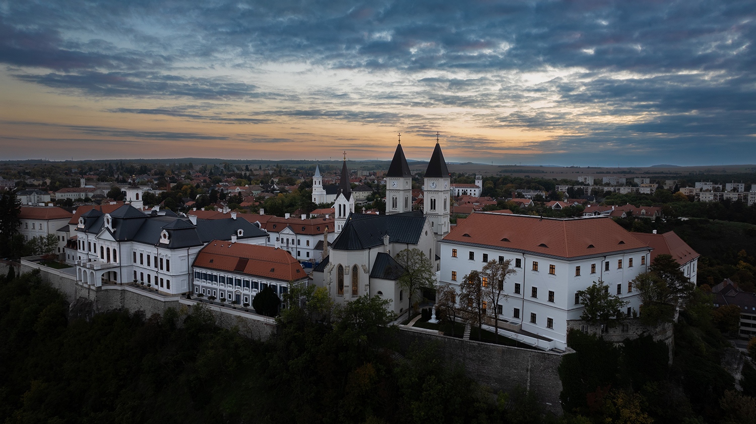  18+4 épület, mintegy 35 ezer négyzetméter épített és 10 ezer négyzetméternyi kertfelület újul meg a projekt során. (Fotó: Lendvai István)