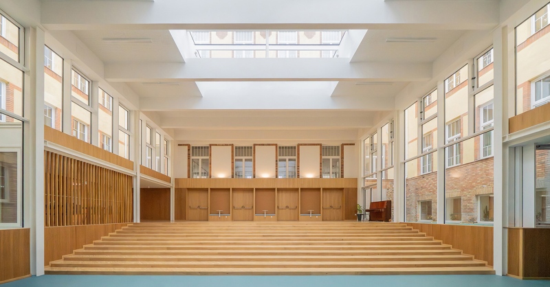 Újabb fontos állomásához érkezett az Alternatív Közgazdasági Gimnázium bővítése