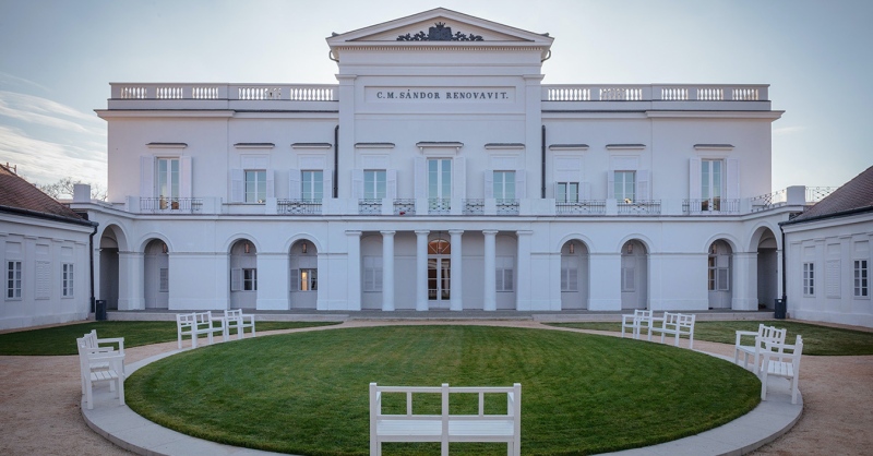 Az Ördöglovas visszatért – Megszépült a bajnai Sándor–Metternich-kastély