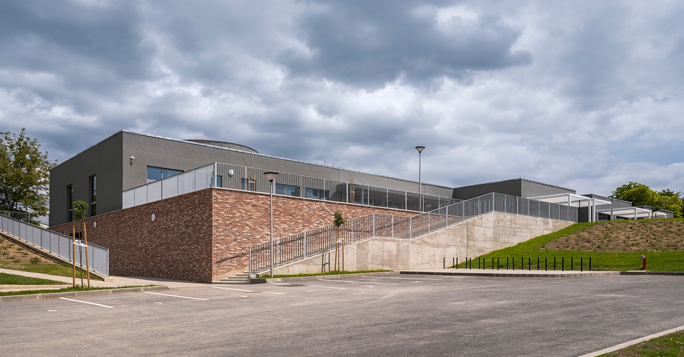 Letisztult és nyugodt atmoszférájú óvoda egy túlingerelt világban