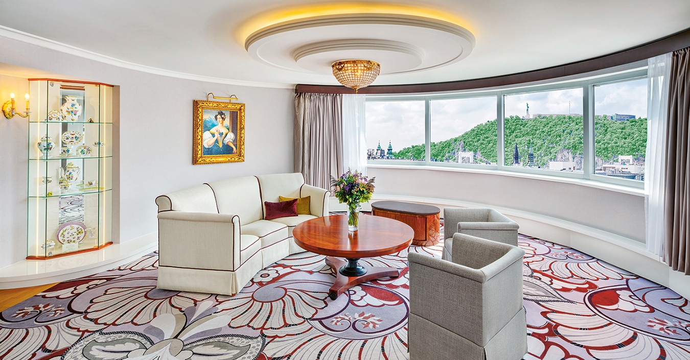 43 különböző designú új lakosztályt alakítottak ki a Finta József által tervezett hotelben (x)