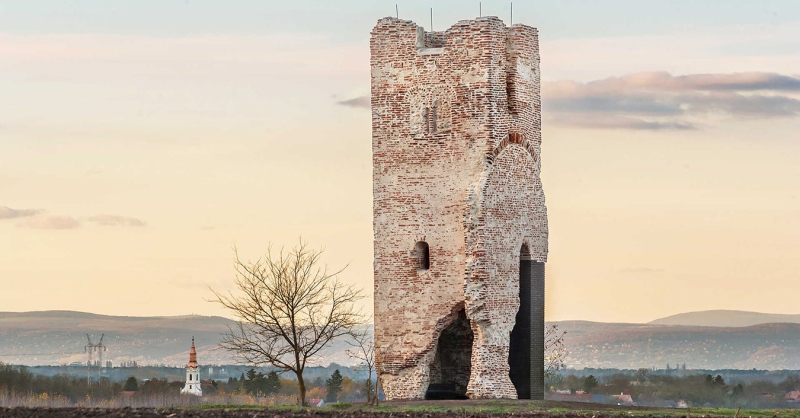 Megújult a 800 éves Hetyei pusztatorony a Market ROM Vándor programjában