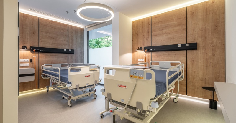 Komplex egészségügyi infrastruktúra kialakítása egy korábbi irodaépületben