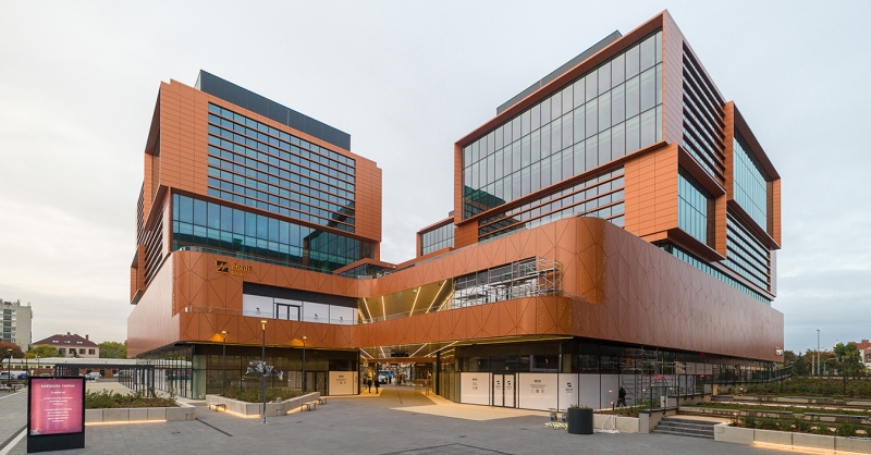 Gondolatok a Bosnyák térnél felépült Zenit Corsóról