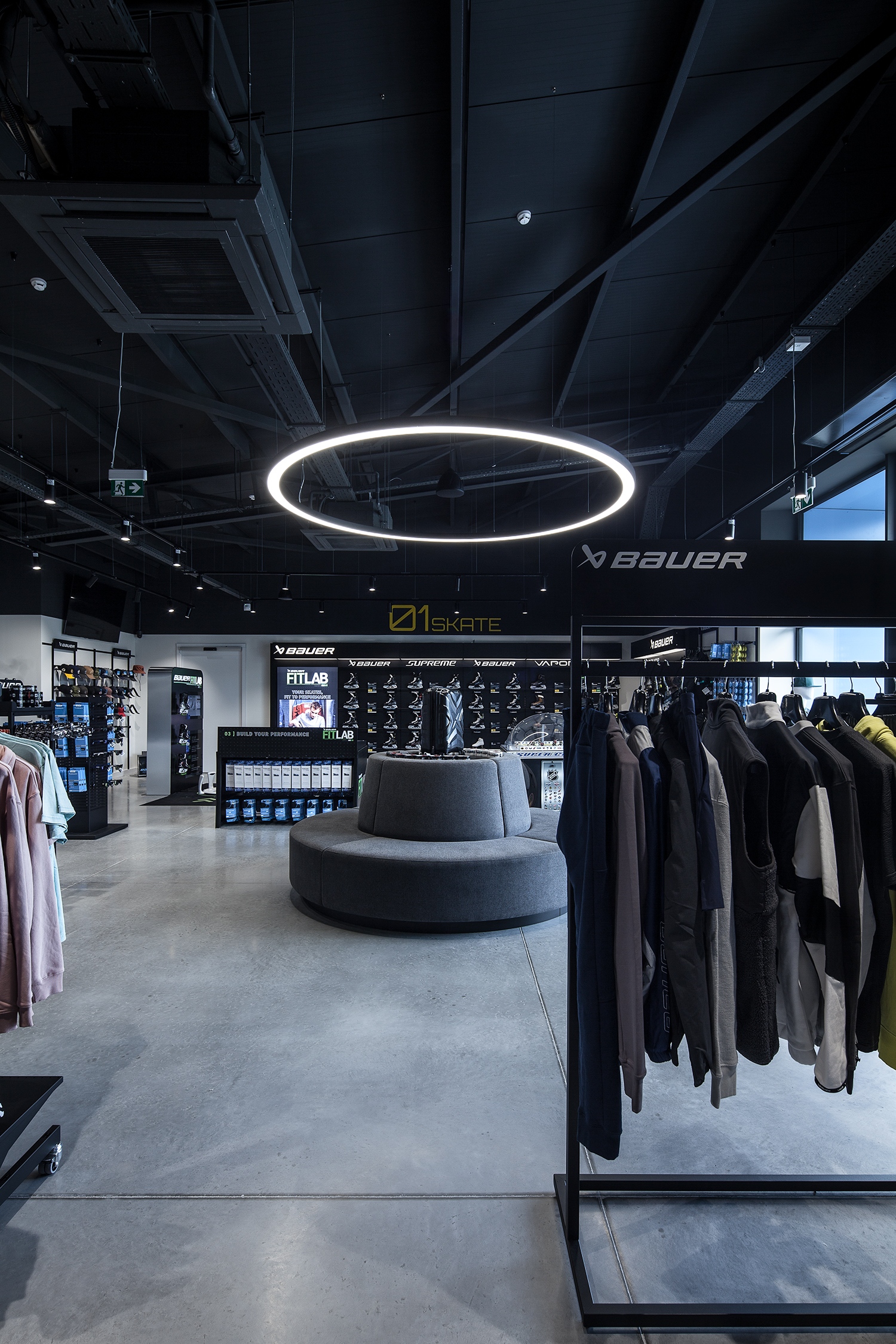 Az eladótér a Bojtár utcai főbejáraton át közelíthető meg