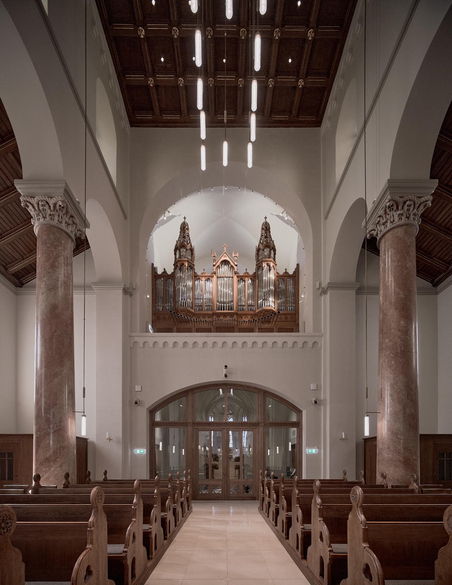 A harmadik napon szó volt a főszékesegyház orgonájának újjáépítéséről és elhelyezésének kérdéseiről. A hangszer egyszerre szolgálja a liturgia funkcióját és a tér akusztikai adottságait. (Fotó: Batár Zsolt)