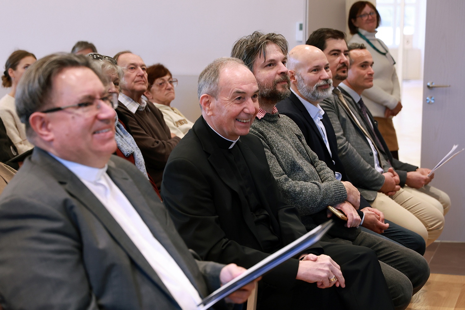 A háromnapos konferencia a Nagyszeminárium előadójában zajlott a hallgatóság előtt, rajtuk kívül pedig az online térben csatlakoztak a nézők a különféle szekciókra. (Fotó: Gáspár Gábor)