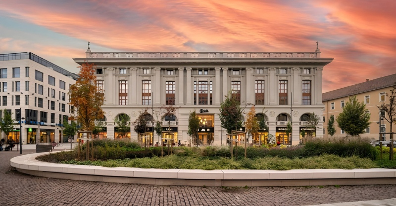 100 éve nyitott meg a Corvin Palace