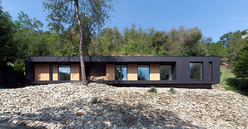 Családi ház, amely a Szabó-hegy egykori kőfejtőjében épült