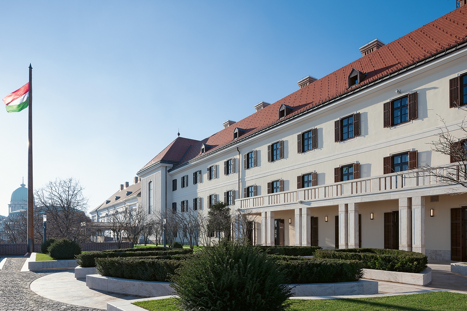  A miniszterelnöki erkély és a kápolna visszaépített barokk ablaka a dunai homlokzat új elemei. (Fotó: Réthey-Prikkel Tamás)